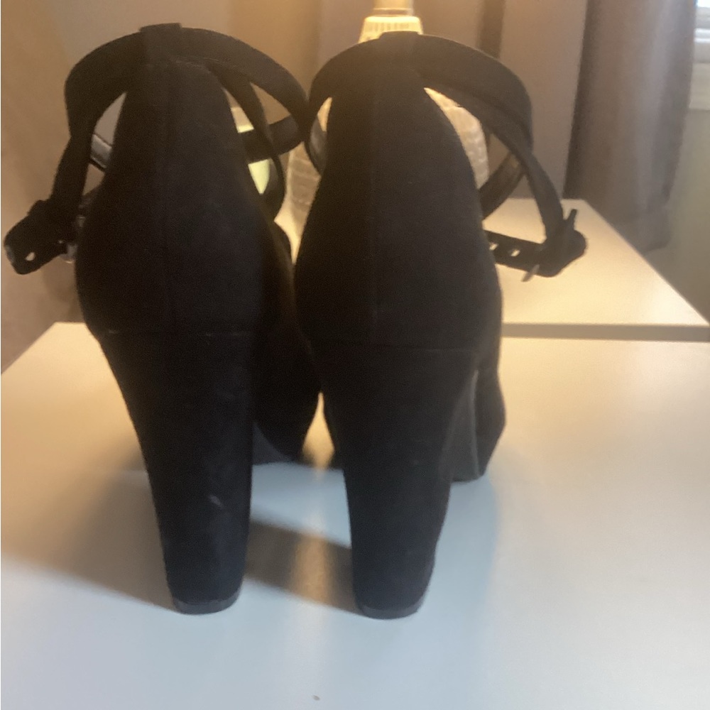 Dominique Nicole Strappy Pumps size 7 - Picture 3 of 4